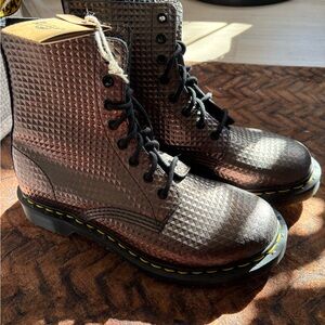 NEW Dr. Martens Metallic Combat Boots sz 9 US: 41 EUR